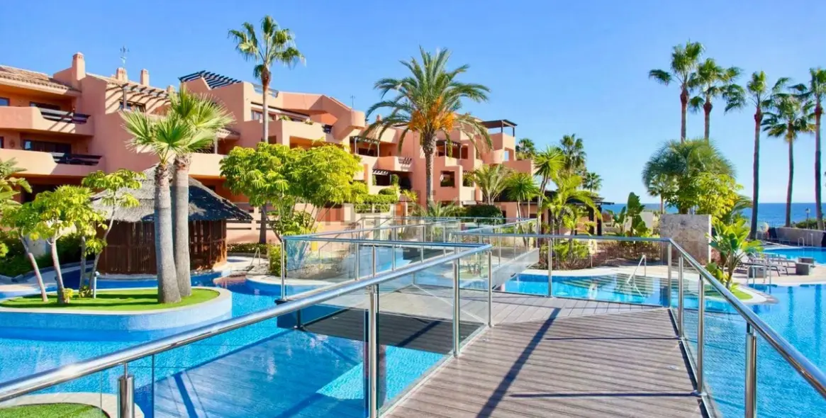 Venta de apartamento en planta baja en Estepona 1