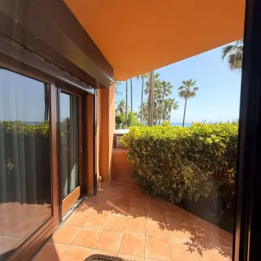 Venta de apartamento en planta baja en Estepona