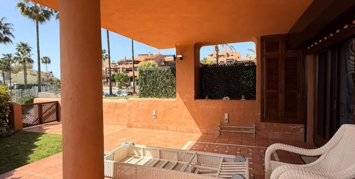 Venta de apartamento en planta baja en Estepona 5