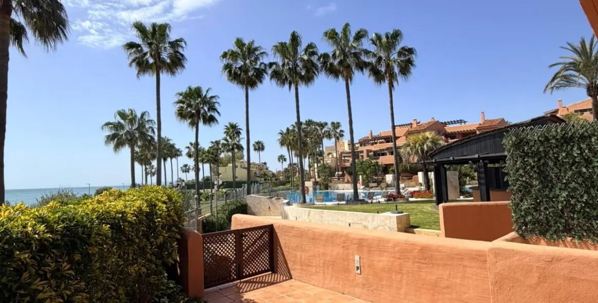 Venta de apartamento en planta baja en Estepona 20