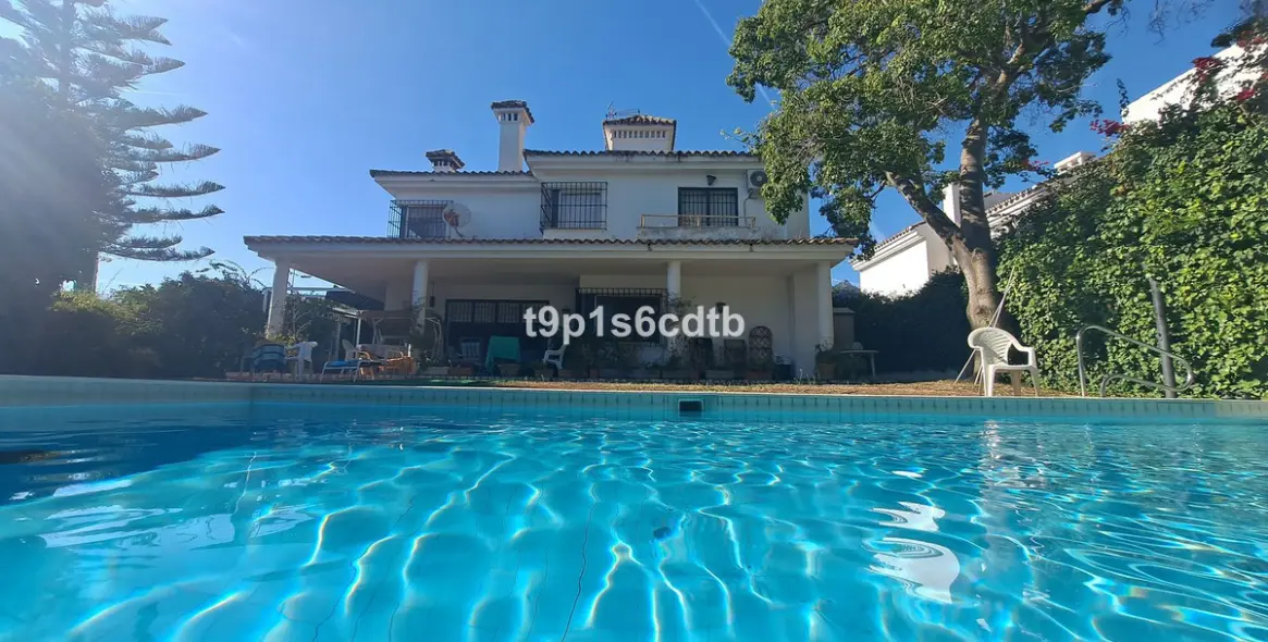 Venta de villa independiente en Marbella 1