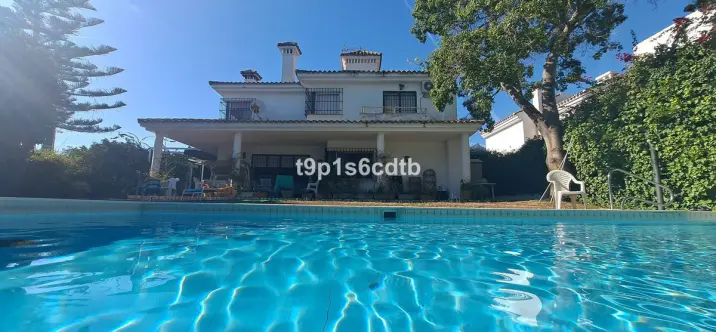 Venta de villa independiente en Marbella 0