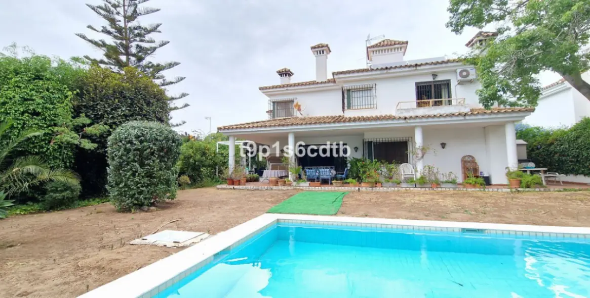 Venta de villa independiente en Marbella 2