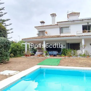 Venta de villa independiente en Marbella