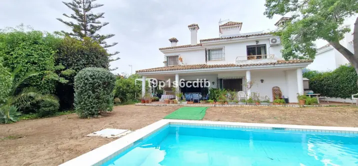 Venta de villa independiente en Marbella 1