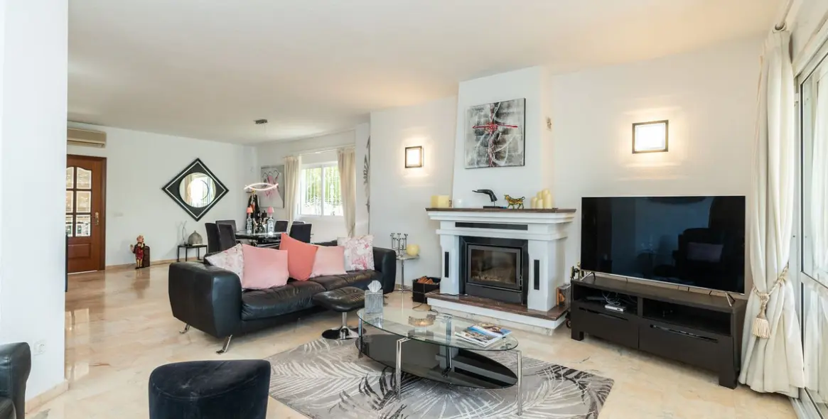 Venta de villa independiente en Marbesa 13