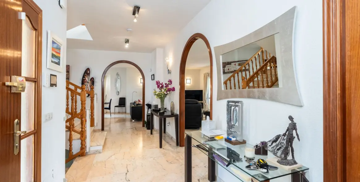 Venta de villa independiente en Marbesa 28