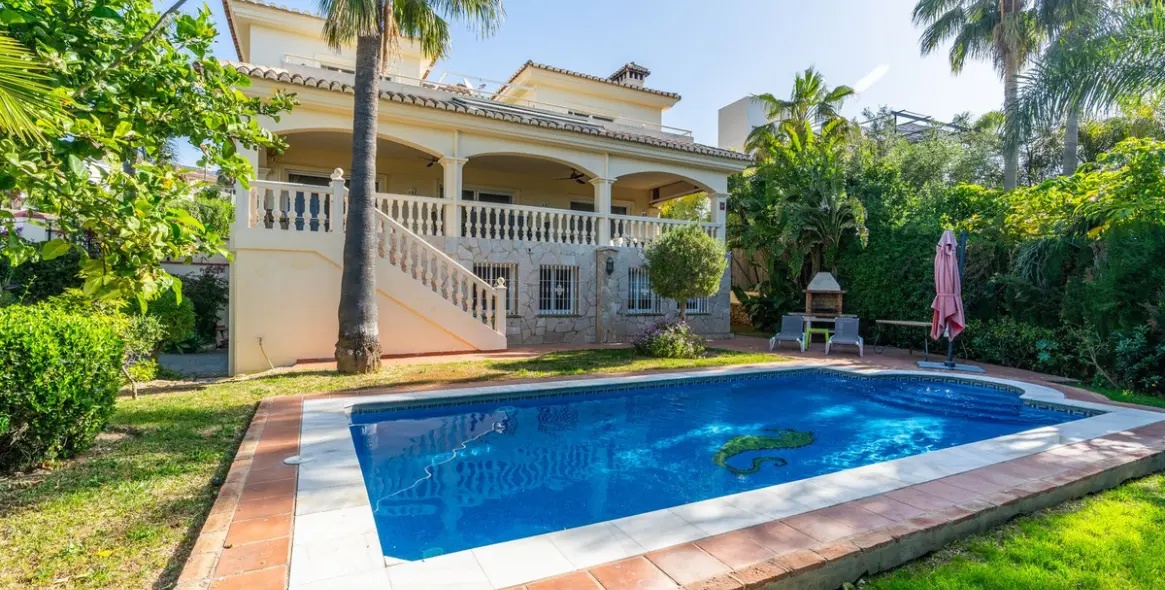 Venta de villa independiente en Marbesa 36