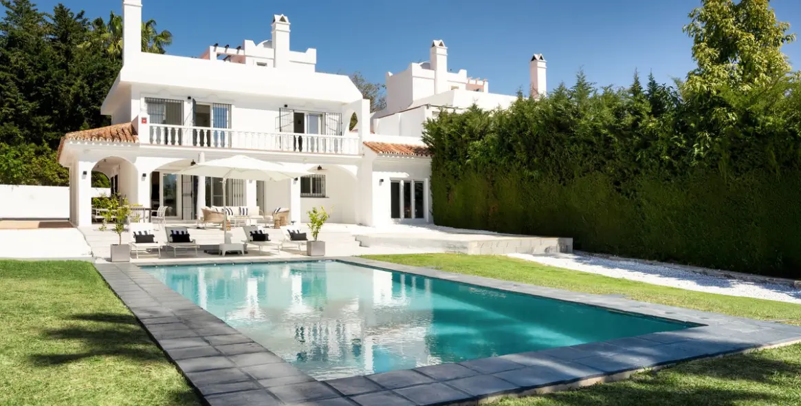Venta de villa independiente en Estepona 1