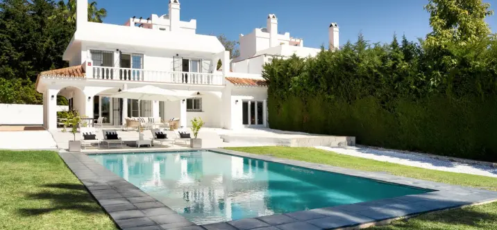 Venta de villa independiente en Estepona 0