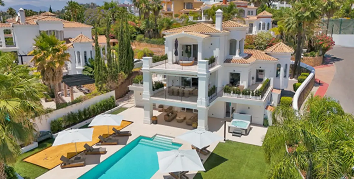 Venta de villa independiente en Nueva Andalucía 1