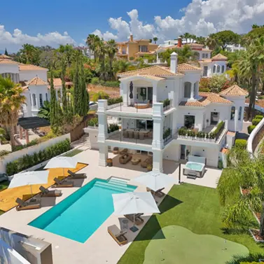 Venta de villa independiente en Nueva Andalucía