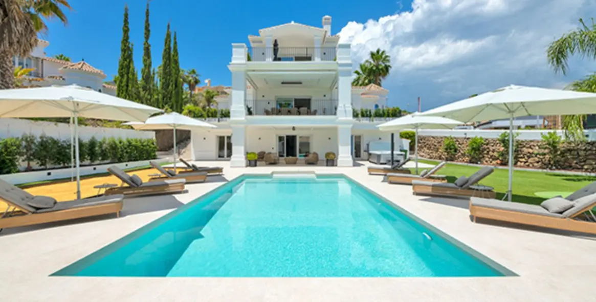 Venta de villa independiente en Nueva Andalucía 3