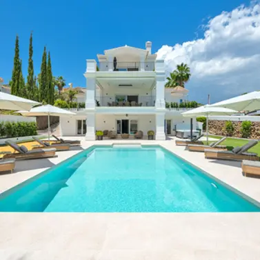 Venta de villa independiente en Nueva Andalucía