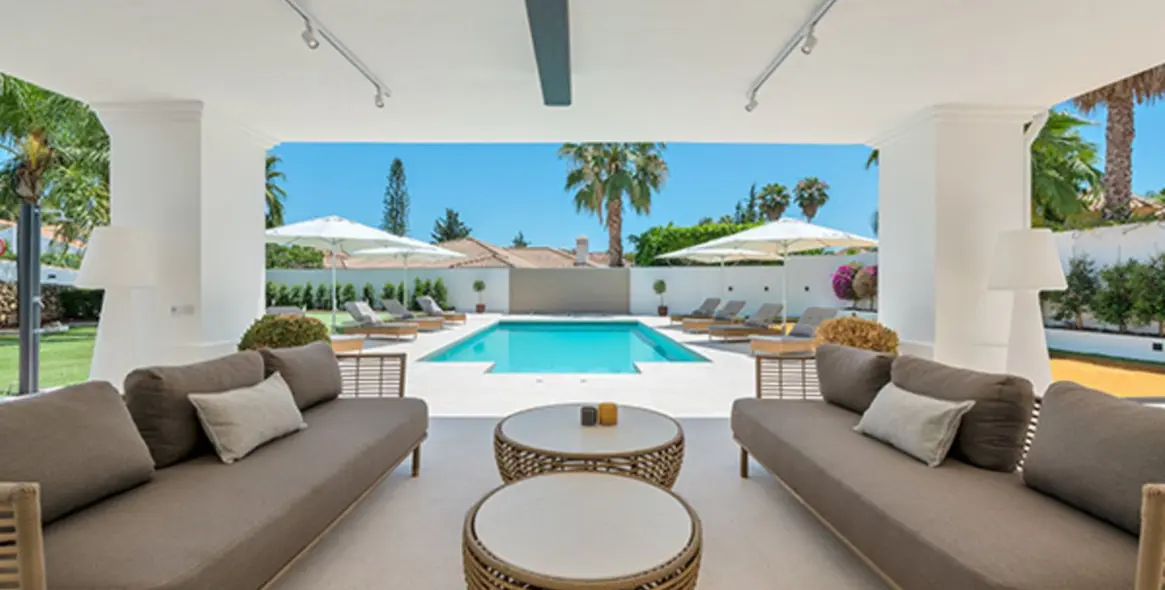 Venta de villa independiente en Nueva Andalucía 4