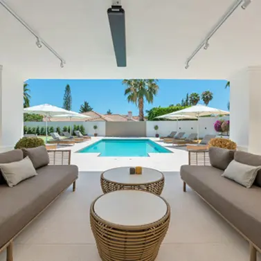 Venta de villa independiente en Nueva Andalucía