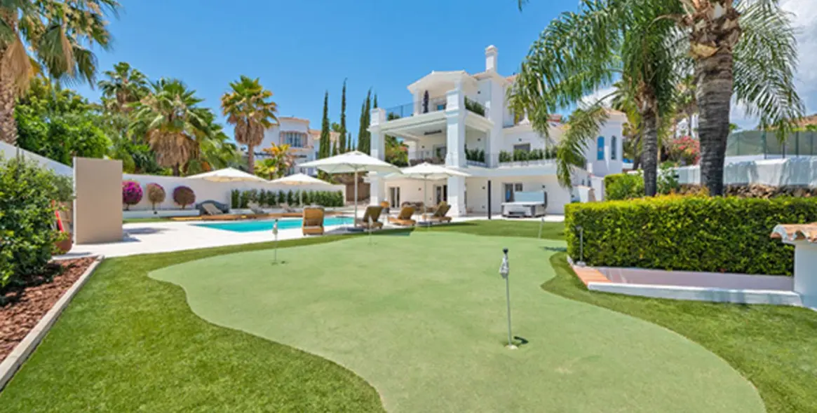 Venta de villa independiente en Nueva Andalucía 5