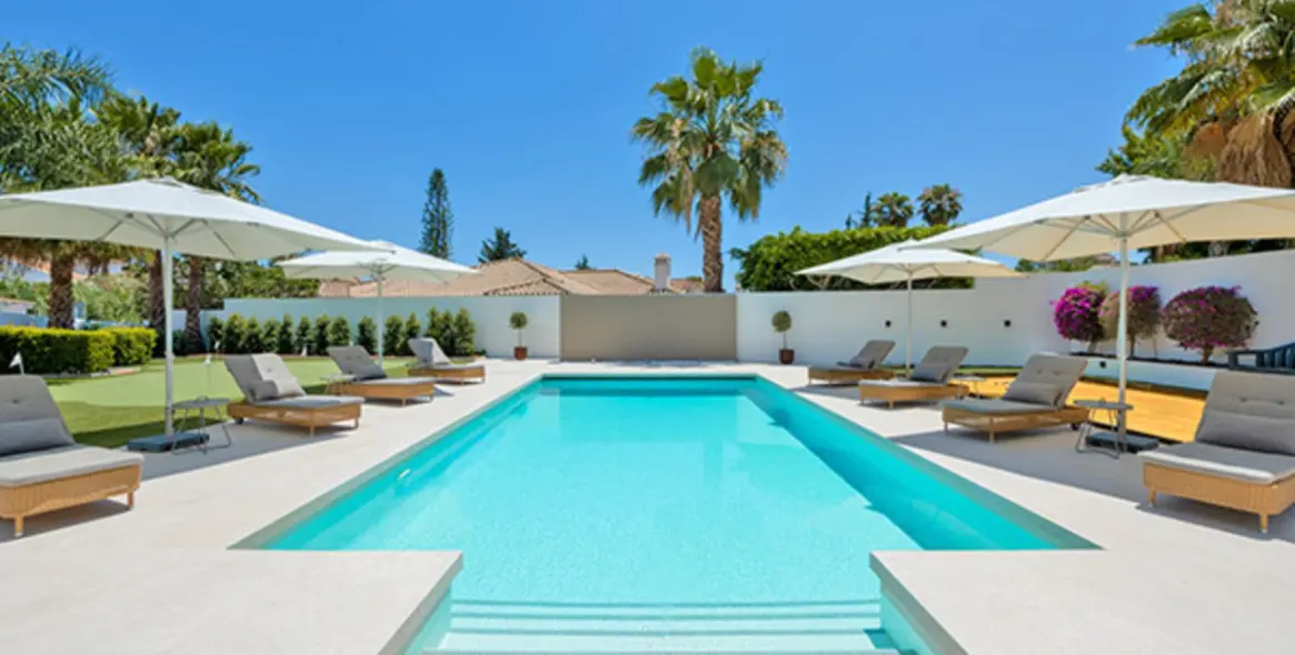 Venta de villa independiente en Nueva Andalucía 18