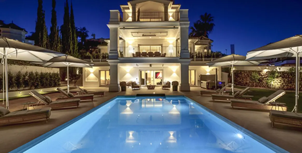 Venta de villa independiente en Nueva Andalucía 19