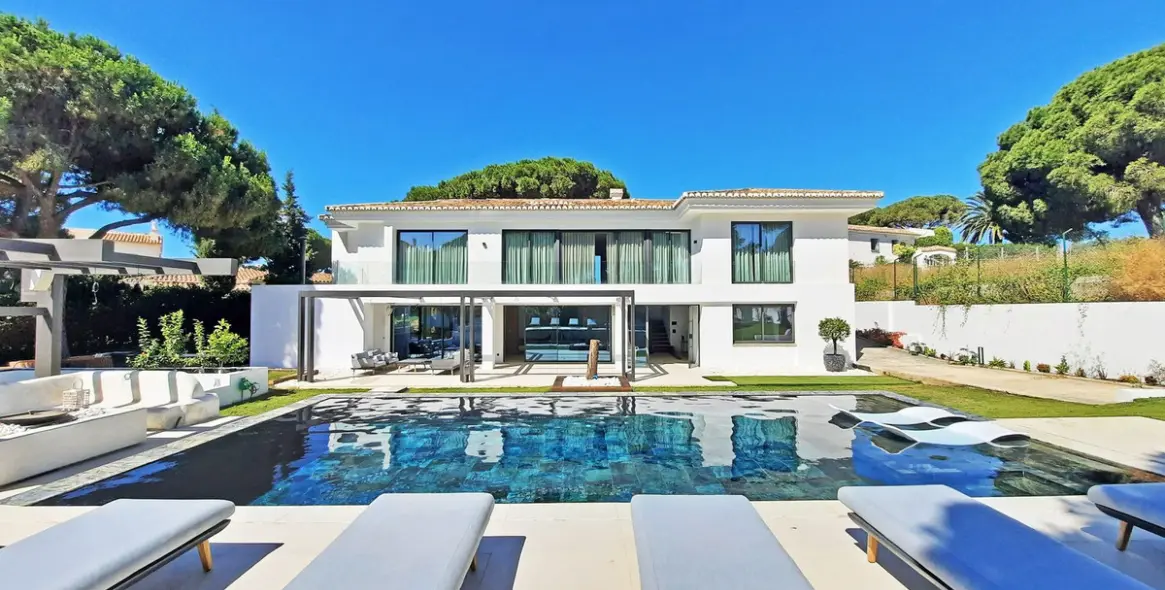 Venta de villa independiente en Elviria 1