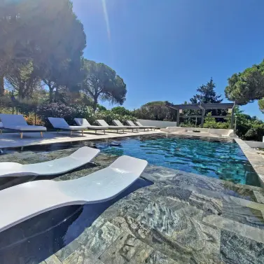 Venta de villa independiente en Elviria