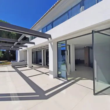 Venta de villa independiente en Elviria