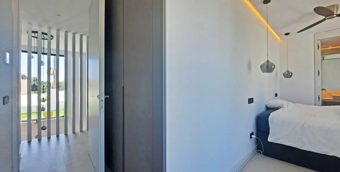 Venta de villa independiente en Elviria 26