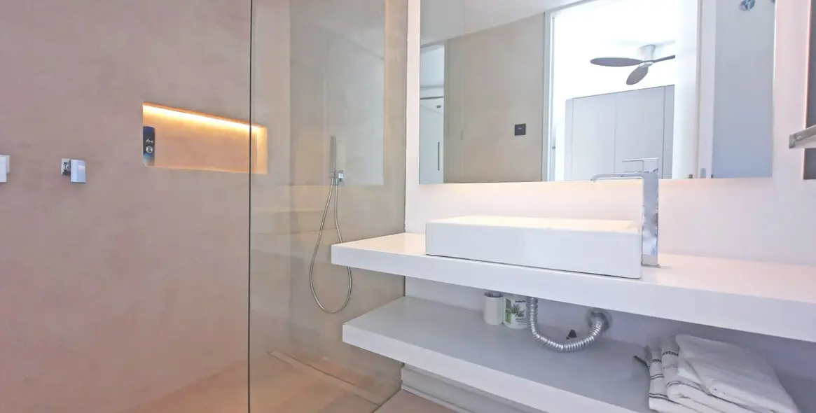 Venta de villa independiente en Elviria 32