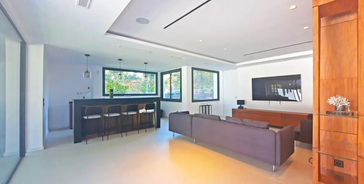 Venta de villa independiente en Elviria 43