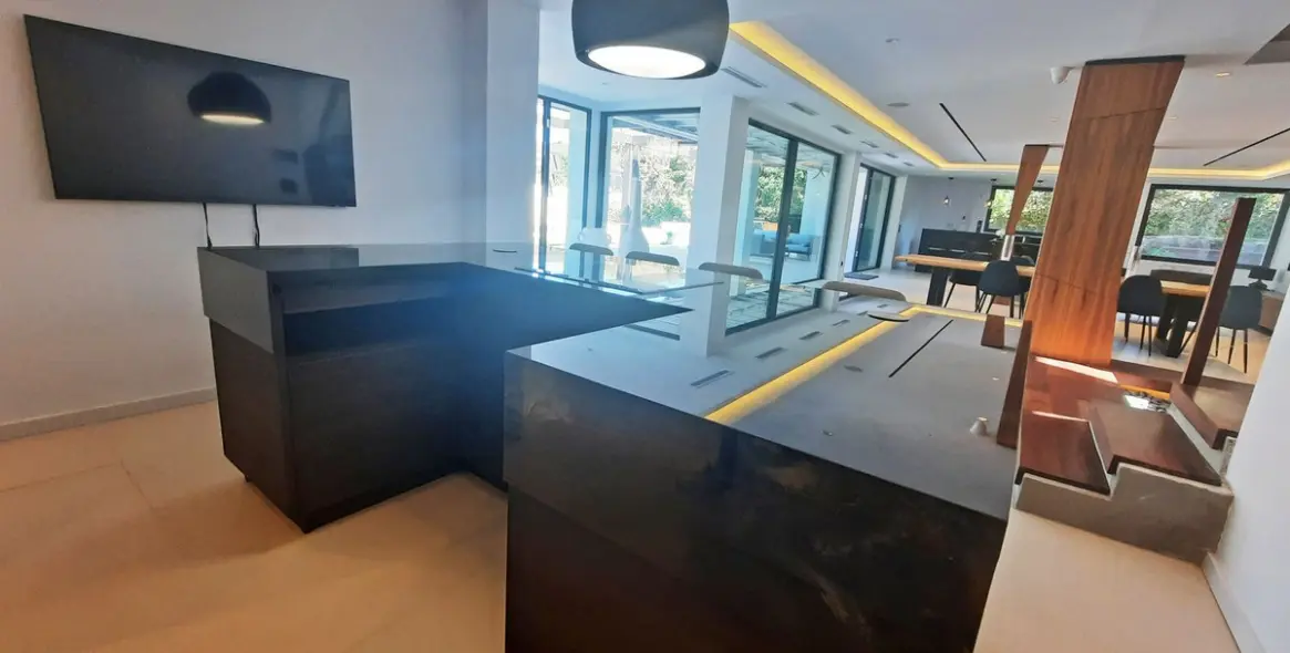 Venta de villa independiente en Elviria 50