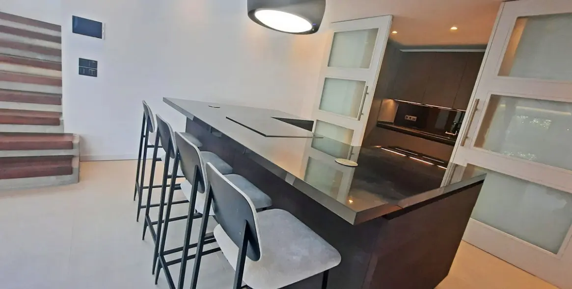 Venta de villa independiente en Elviria 60