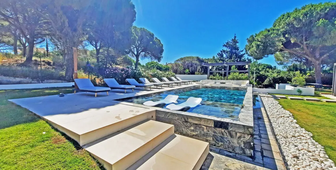 Venta de villa independiente en Elviria 80