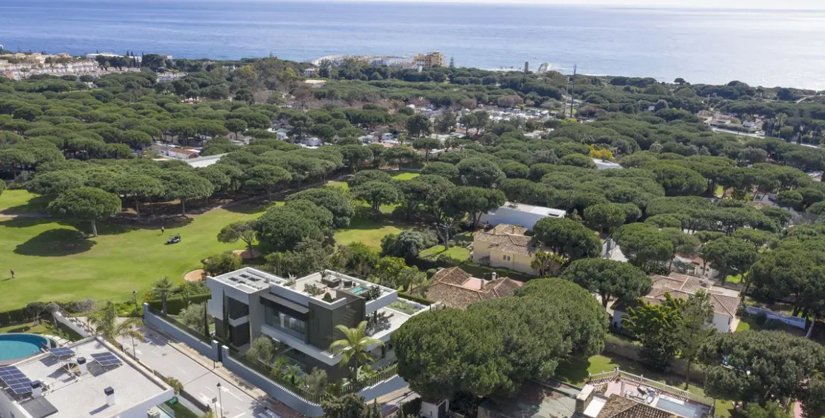 Venta de villa independiente en Cabopino 1