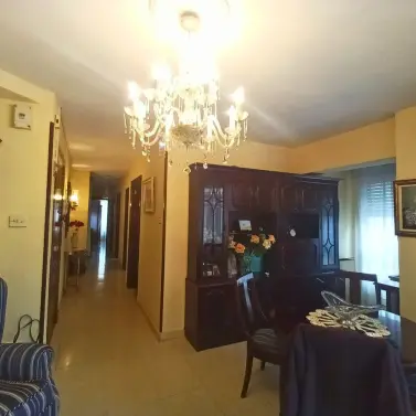 Venta de apartamento en planta media en La Trinidad