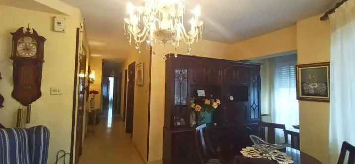 Venta de apartamento en planta media en La Trinidad 1