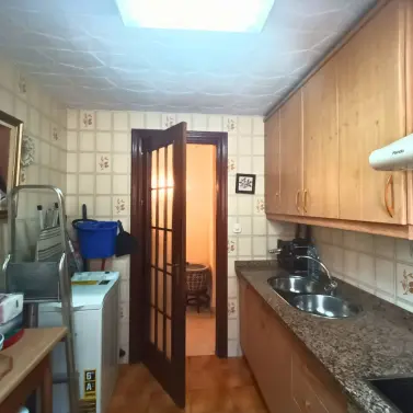 Venta de apartamento en planta media en La Trinidad
