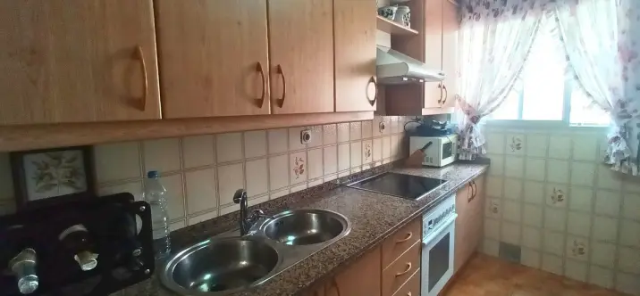 Venta de apartamento en planta media en La Trinidad 4