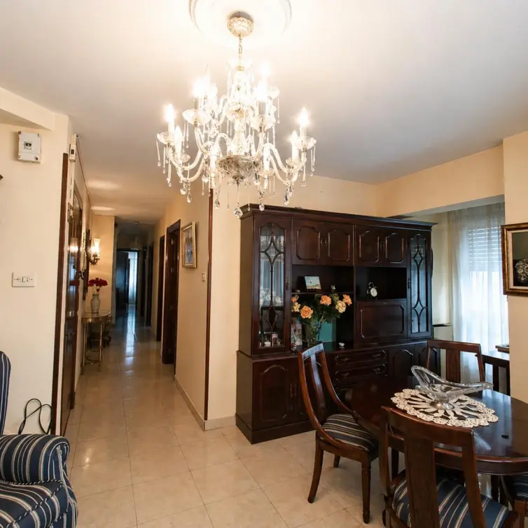 Venta de apartamento en planta media en La Trinidad