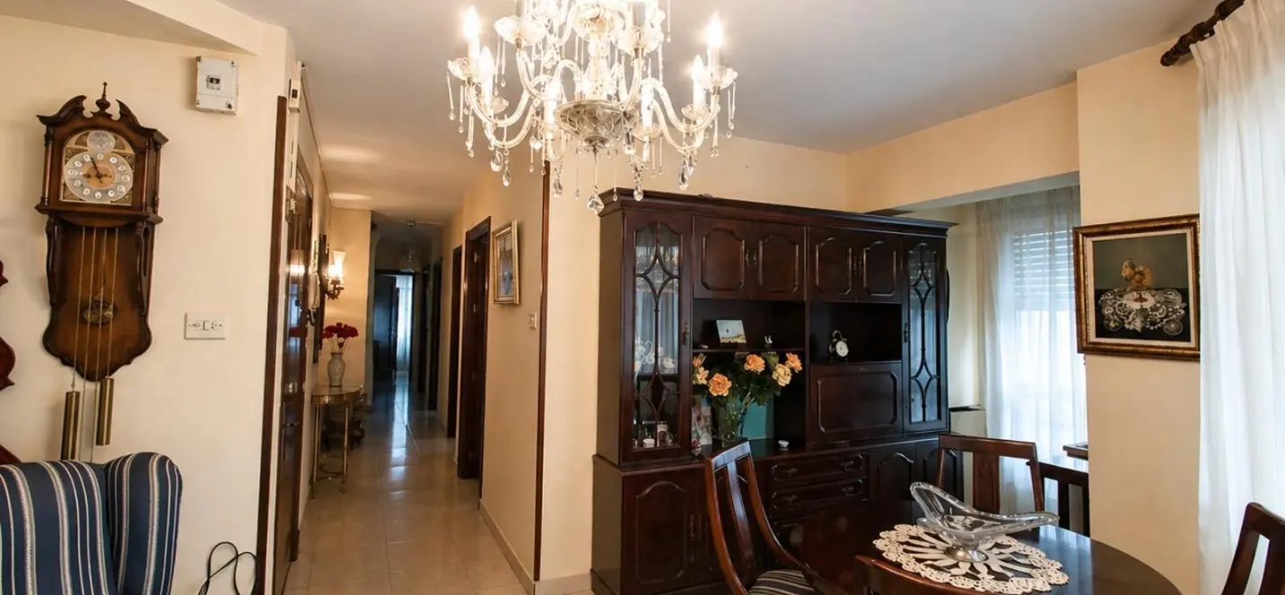 Venta de apartamento en planta media en La Trinidad 0