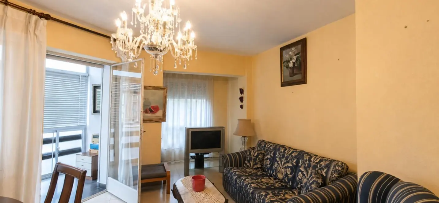 Venta de apartamento en planta media en La Trinidad 1