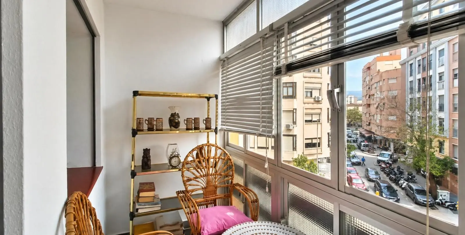 Sale of middle floor apartment in La Trinidad 3