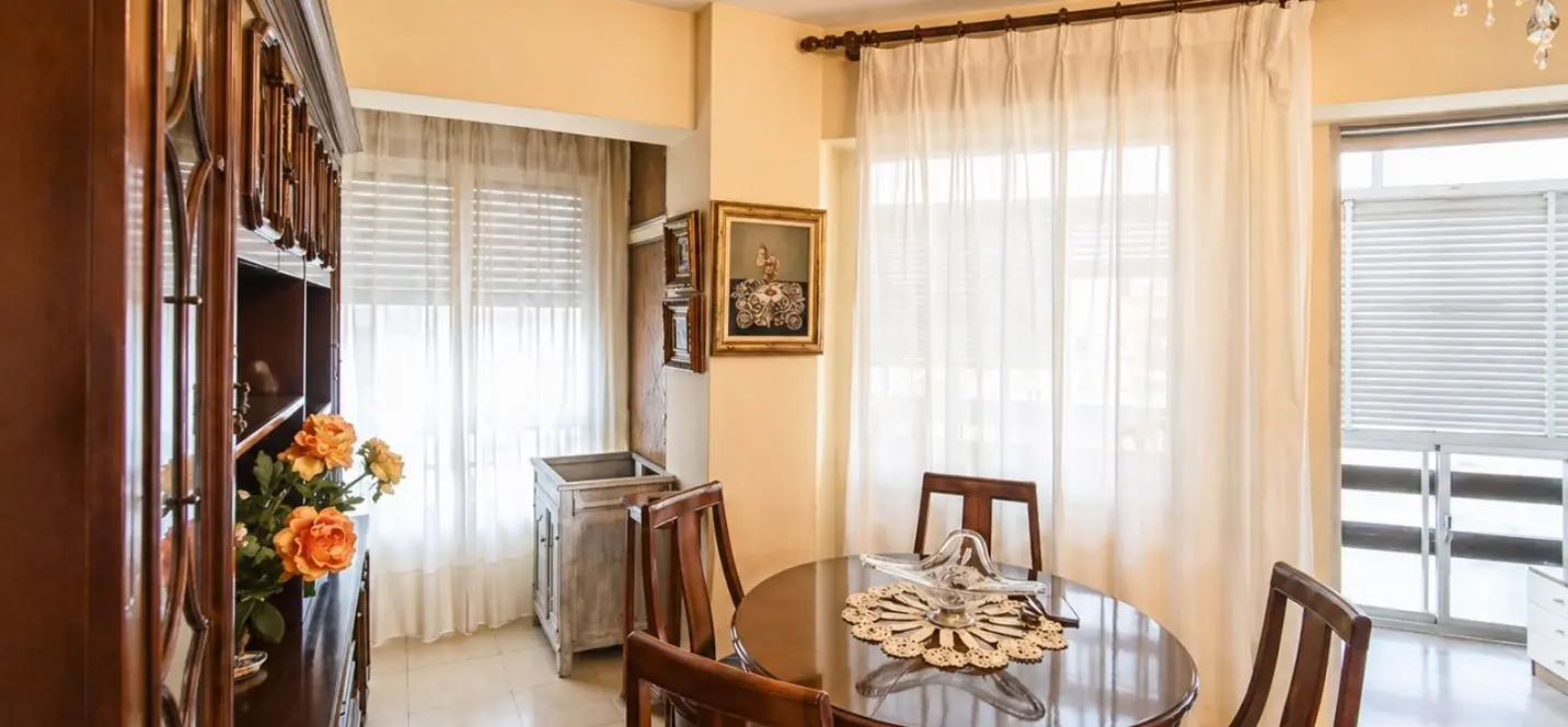 Venta de apartamento en planta media en La Trinidad 4