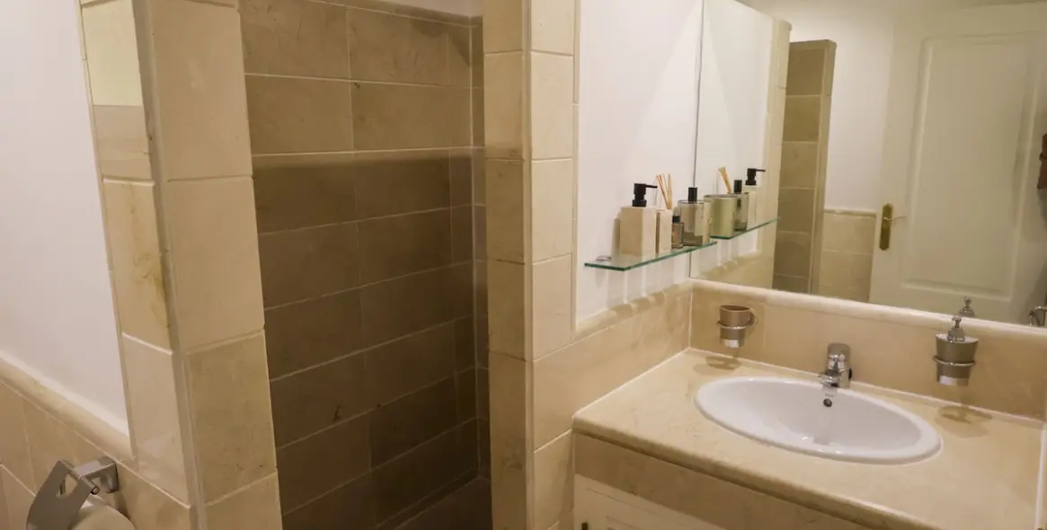 Venta de apartamento en planta baja en Los Arqueros 13