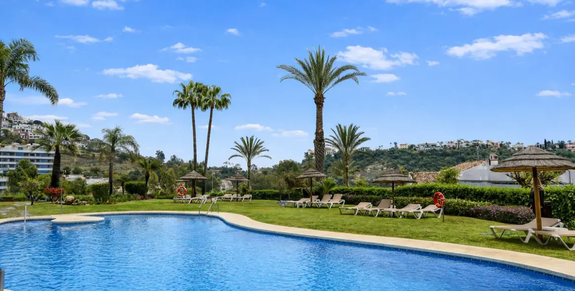 Venta de apartamento en planta baja en Los Arqueros 16