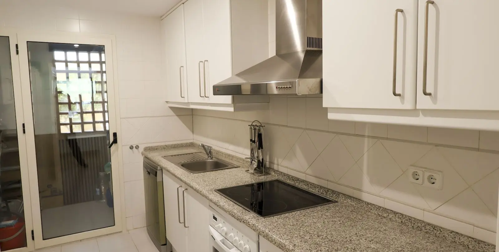 Sale of ground floor apartment in Los Arqueros 7