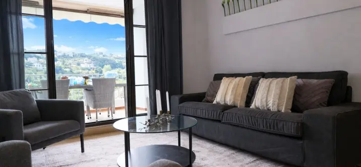 Venta de apartamento en planta media en Los Arqueros 1