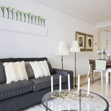 Venta de apartamento en planta media en Los Arqueros