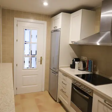 Venta de apartamento en planta media en Los Arqueros