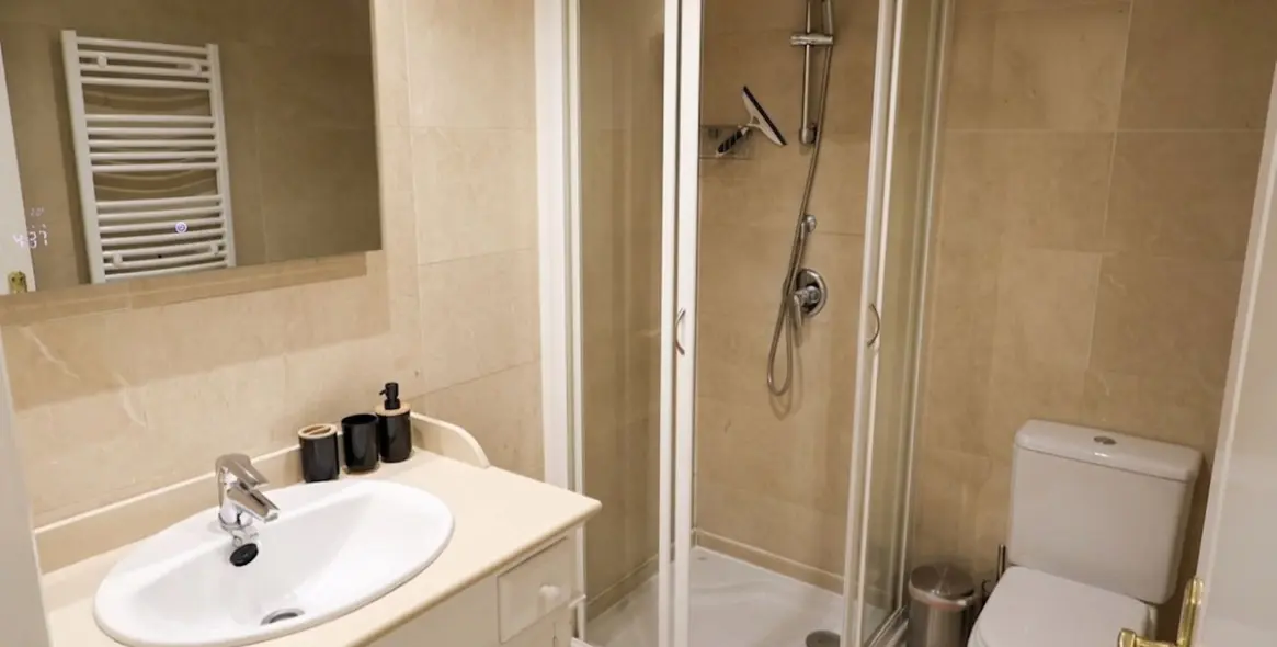 Sale of middle floor apartment in Los Arqueros 10