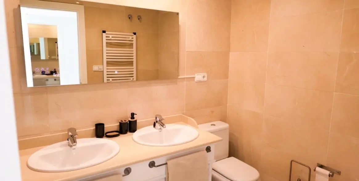 Sale of middle floor apartment in Los Arqueros 12